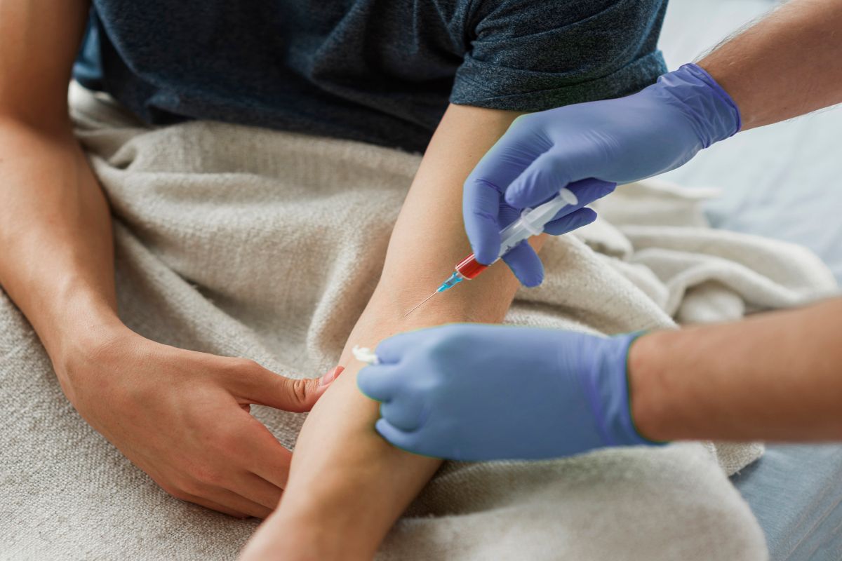 Infiltratii-cu-plasma-la-genunchi-–-recoltare-sange-pacient Infiltratii-cu-plasma-la-genunchi-–-recoltare-sange-pacient